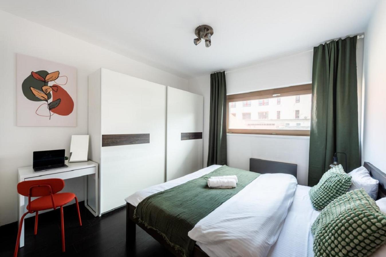 Apartments With Large Balcony, Parking Prag Exterior foto